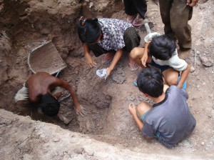 Cambodian Family Looting (photo from memotcentre.org)