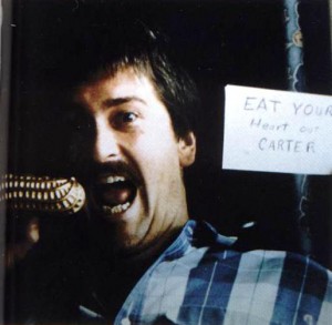 David Swetnam Holds a Peanut Bead from Sipan in a London Hotel Room (Photo from US Customs via Kirkpatrick 1992)