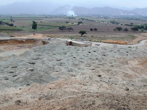 Dan Quebrada entre Castillo de Tomaval y Quebrada Queneto - Cementerio 0149